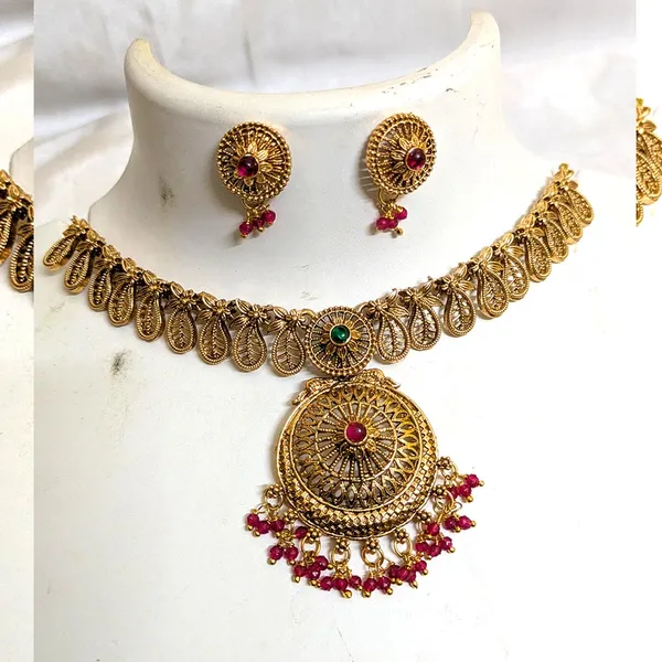 Traditional_Gold_Finish_Necklace_Set