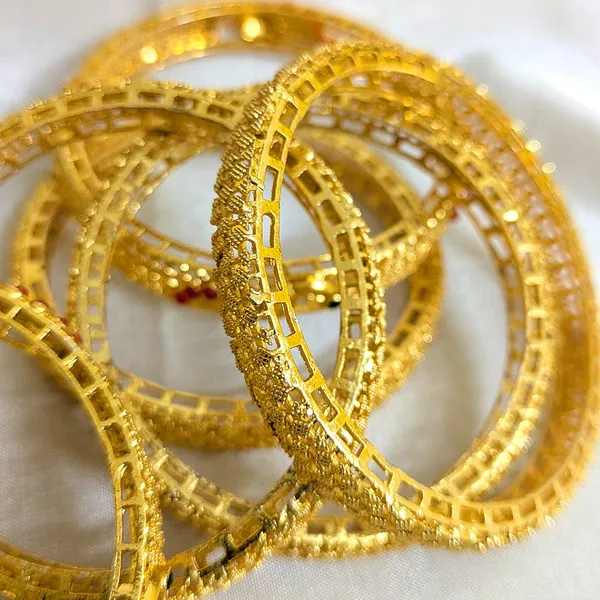 Traditional_Gold_Finish_Bangles