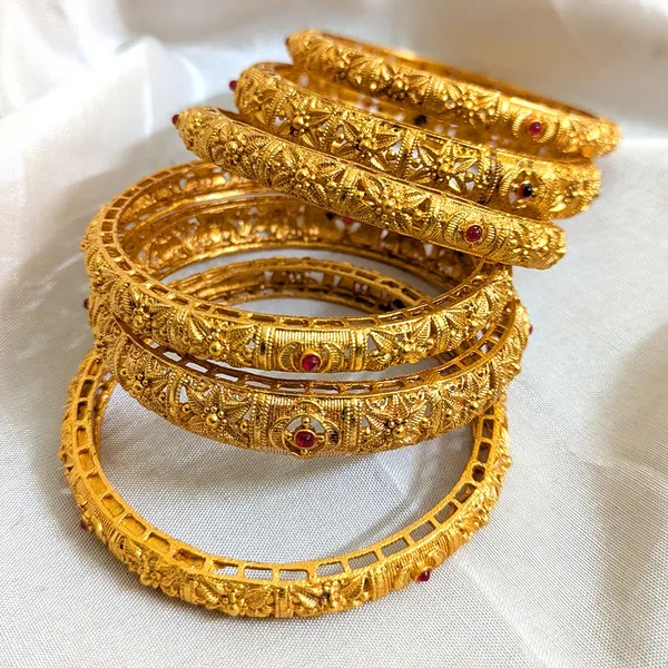 Traditional_Gold_Finish_Bangles