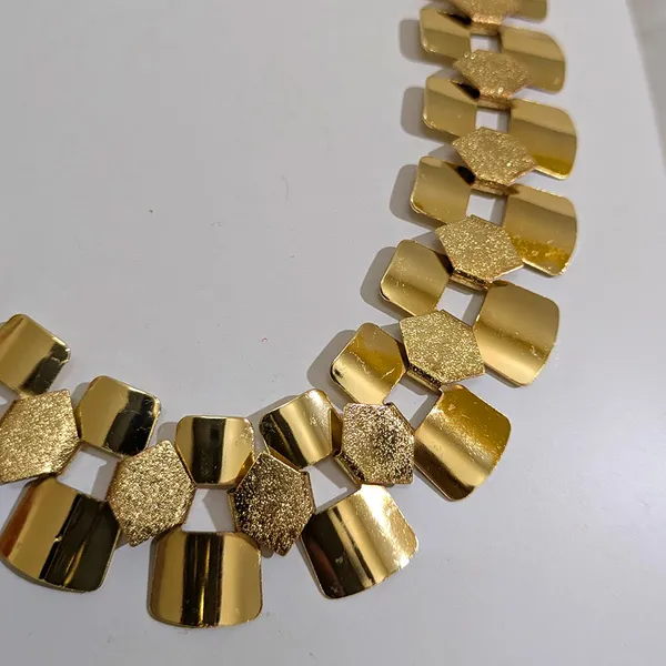 Western_Fashion_Gold_Finish_Necklace