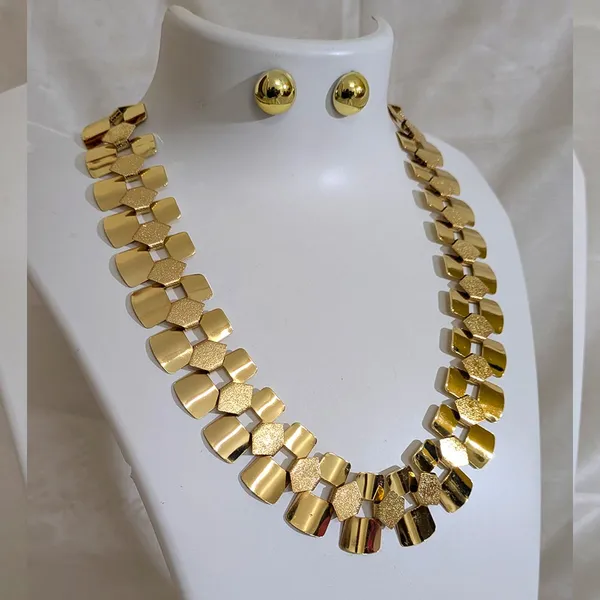 Western_Fashion_Gold_Finish_Necklace