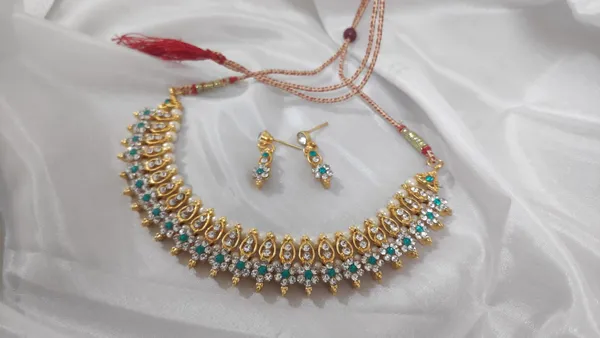 Gold___Brass_Metal_Necklace_For_Women