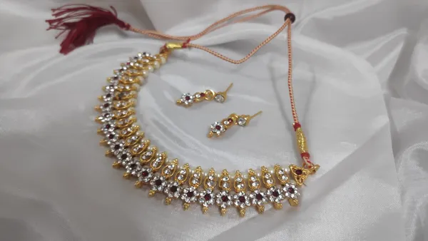 Gold___Brass_Metal_Necklace_For_Women