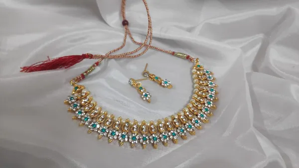 Gold___Brass_Metal_Necklace_For_Women