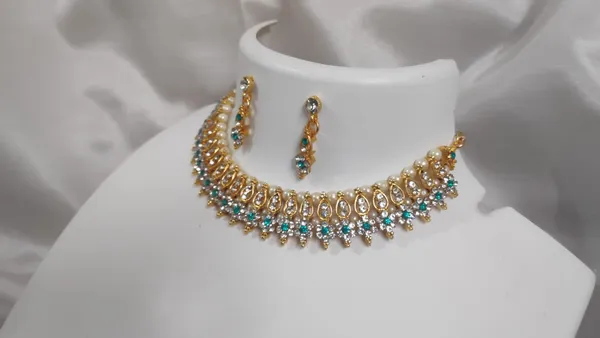 Gold___Brass_Metal_Necklace_For_Women