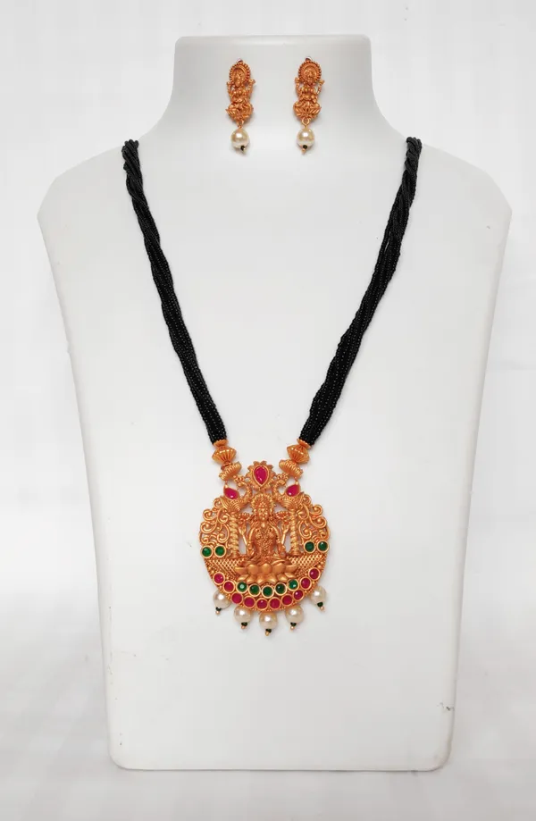 Black_Brass_Metal_Long_Mangalsitra_For_Women