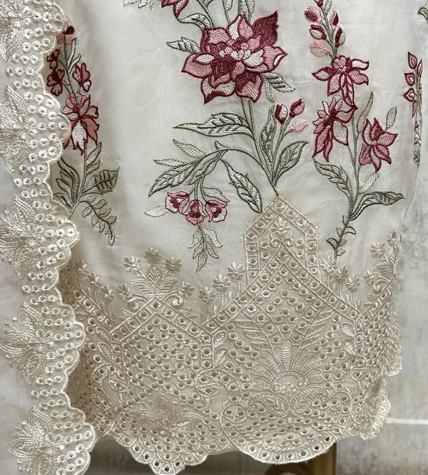 Midnight_Floral_Lace_Elegance_Organza_Unstitched_Suit_Black_1