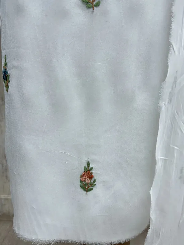 Floral_Festive_Elegance_Unstitched_Suit_White
