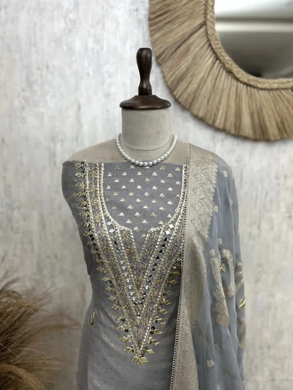 Unstitched_Maheshwari_Suit_Set_Featuring_Organza_Dupatta_Grey