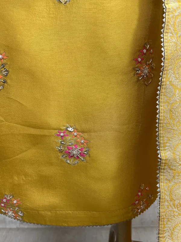 Unstitched_Dola_Silk_Suit_Set_With_Dola_Silk_Dupatta_Yellow