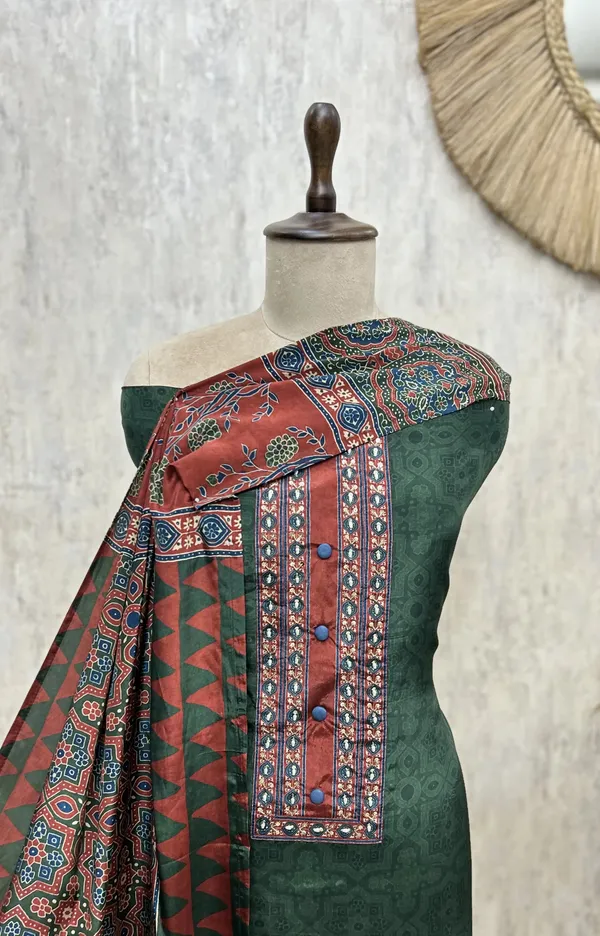 Elegant_Luxury_Crepe_Unstitched_Suits_Teal_Green