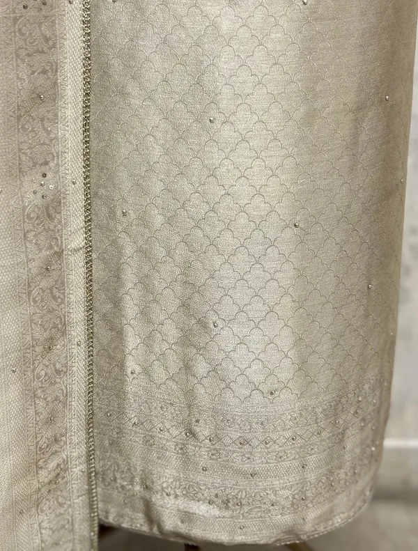 Elegant_Giraffe_Tissue_Unstitched_Suit_Ensemble_Ivory