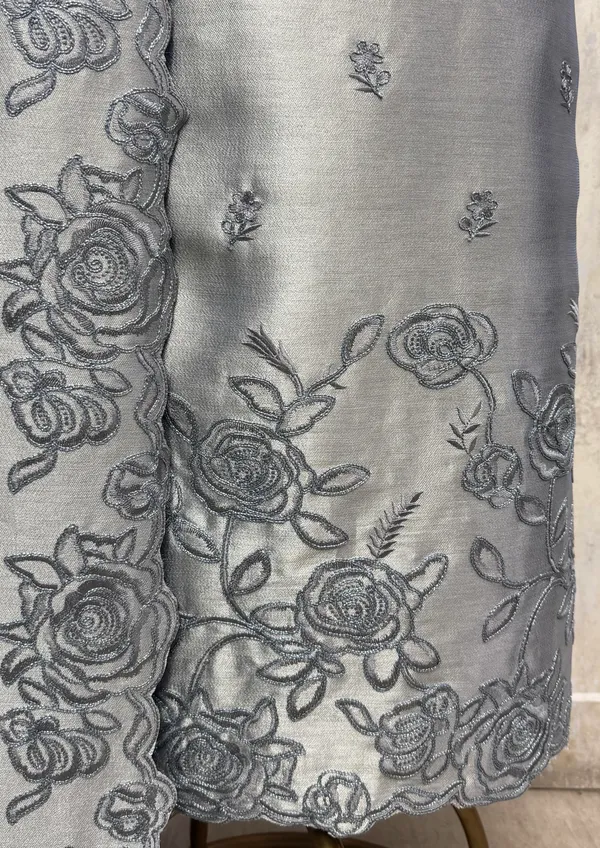 Ethereal_Giraffe_Tissue_Unstitched_Suits_Silver