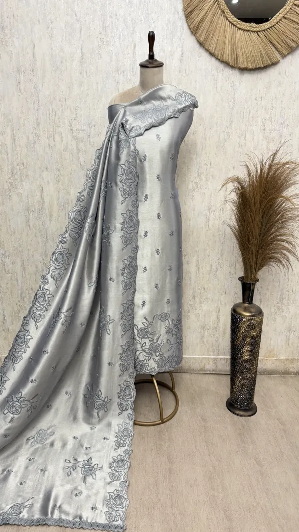 Ethereal_Giraffe_Tissue_Unstitched_Suits_Silver