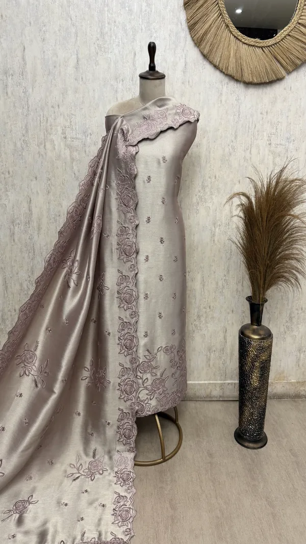 Ethereal_Giraffe_Tissue_Unstitched_Suits_Dull_Lavender
