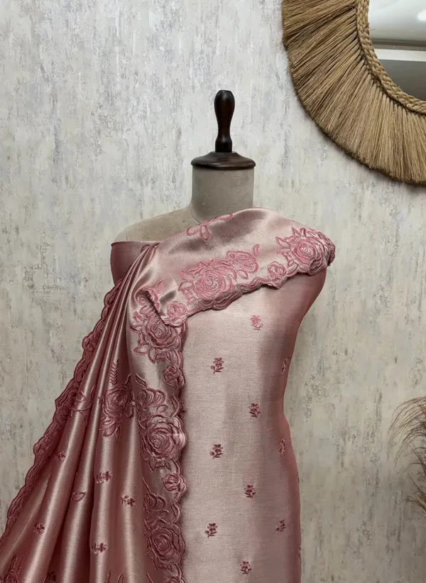 Ethereal_Giraffe_Tissue_Unstitched_Suits_Pink