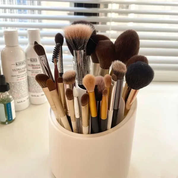 Transparent_Arto_360°Rotating_Dust-Proof_7_Compartment_Multifunctional_Organizer_With_Lid_For_Vanity,_Home,_Office,_Study_Table,_Dressing_Table_Makeup_Brush_Holder,_Stationary,_Pen_Storage_Box_Stand