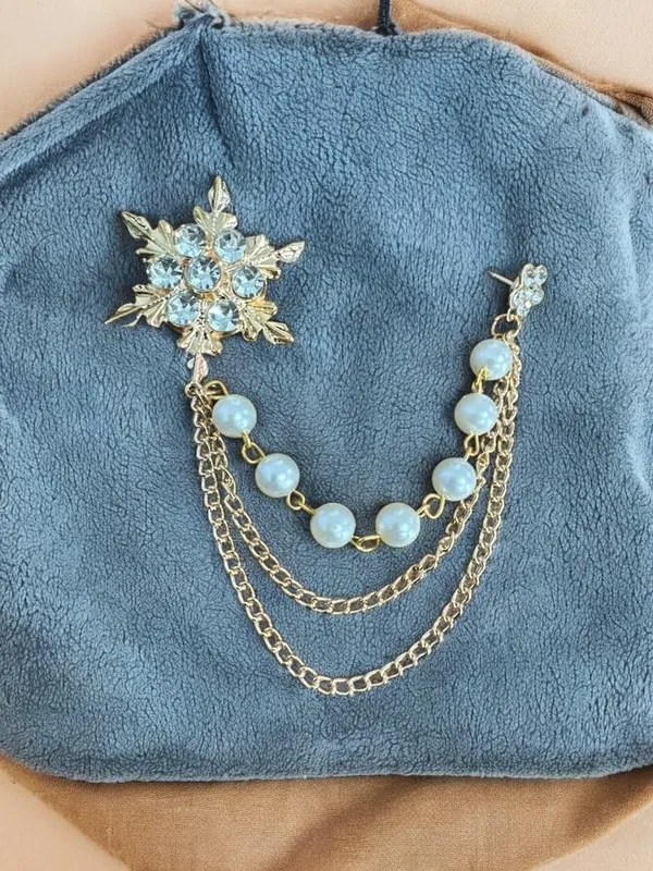Voxon_Snowflake_Rhinestone_Brooches,_Hanging_Chain_Tassel_Badge,_Gold_Long-chain_Brooches_Shirt_Collar_Lapel_Pin_for_Men_Women_Suit_Accessories_Stage_Jewelry