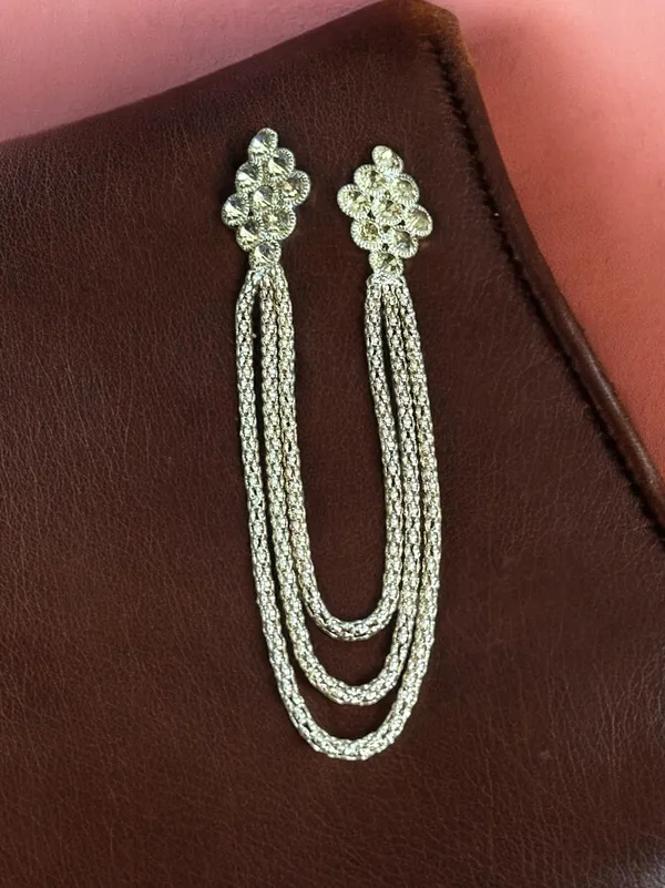 Voxon_Crown_Long_Chain_Brooch,_Crystal_Tassel_Brooch_Pin,Retro_Suit_Lapel_Pins_Collar_Pin,Coat_Tassel_Chain_Lapel_Pins_for_Men's_Suit_Accessories_(Big_size_Brooch)_(gold5)