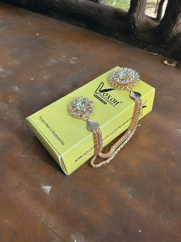 Voxon_Crown_Long_Chain_Brooch,_Crystal_Tassel_Brooch_Pin,Retro_Suit_Lapel_Pins_Collar_Pin,Coat_Tassel_Chain_Lapel_Pins_for_Men's_Suit_Accessories_(Big_size_Brooch)_(gold4)
