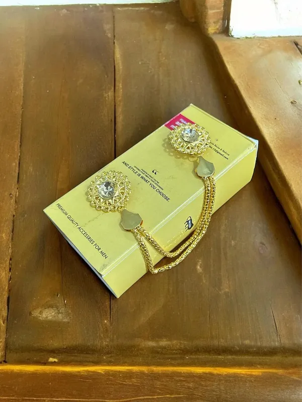 Voxon_Crown_Long_Chain_Brooch,_Crystal_Tassel_Brooch_Pin,Retro_Suit_Lapel_Pins_Collar_Pin,Coat_Tassel_Chain_Lapel_Pins_for_Men's_Suit_Accessories_(Big_size_Brooch)_(Gold)