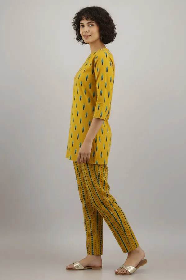 Yellow_Cotton_Printed_Top_&_Pyjama_Night_Suit_Set_For_Women