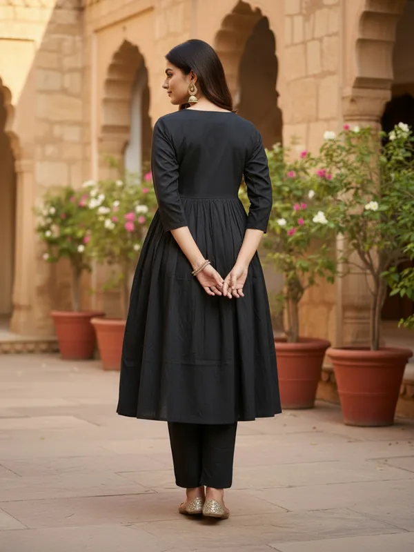 Black_Trendy_Design_Viscose_Rayon_Kurta_Pant_Set_For_Women
