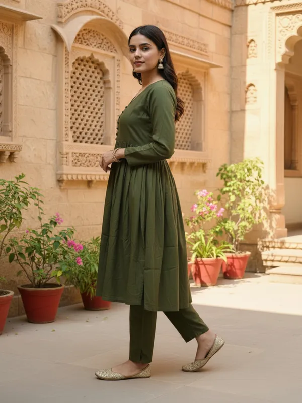 Green_Trendy_Design_Viscose_Rayon_Kurta_Pant_Set_For_Women