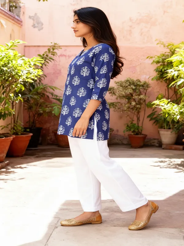 Dark_Blue_&_White_Trendy_Design_Viscose_Rayon_Casual_Printed_Top_For_Women