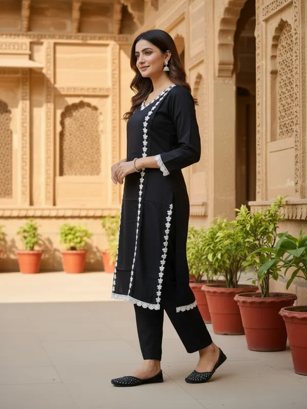 Black_Trendy_Design_Viscose_Rayon_Kurta_Pant_Set_For_Women