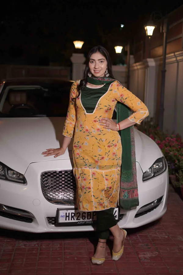 Yellow_Georgette_Kurta_Set_For_Women