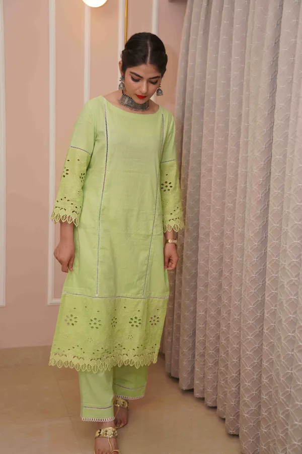 Green_Elegant_Design_Cotton_Kurta_Set_For_Women