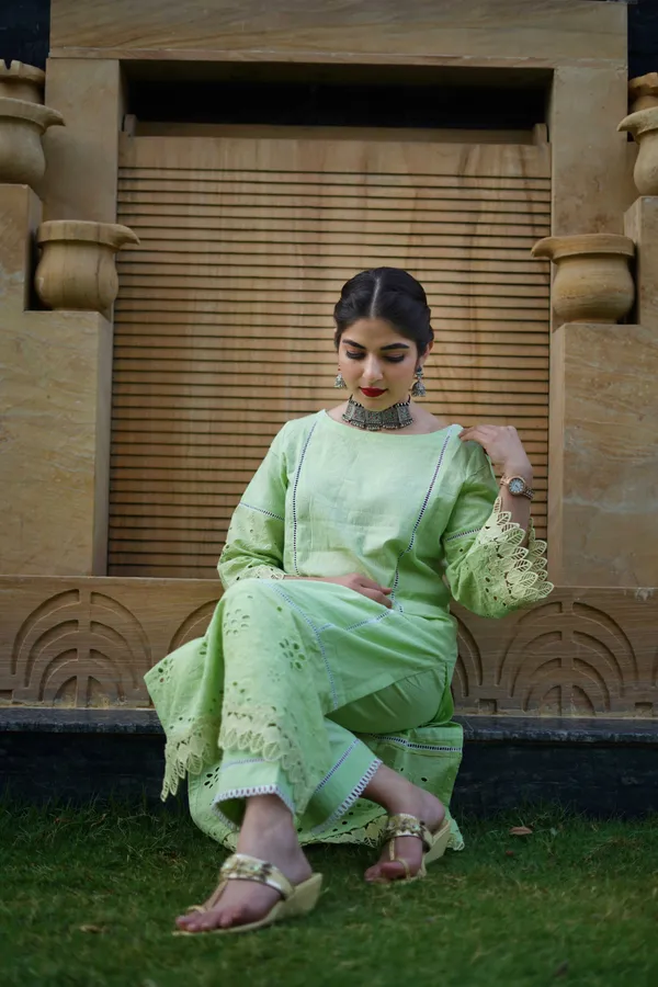 Green_Elegant_Design_Cotton_Kurta_Set_For_Women
