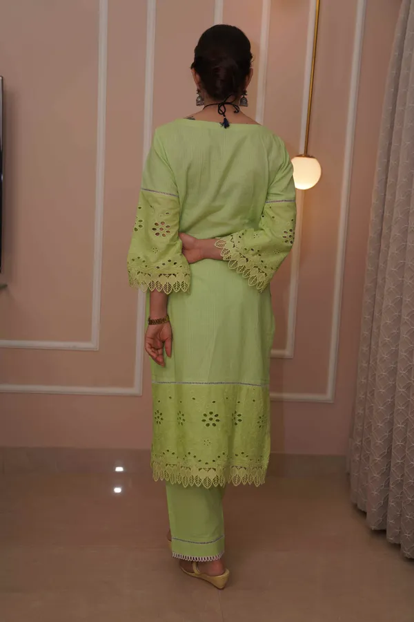 Green_Elegant_Design_Cotton_Kurta_Set_For_Women
