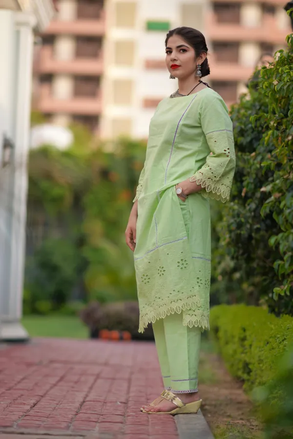 Green_Elegant_Design_Cotton_Kurta_Set_For_Women