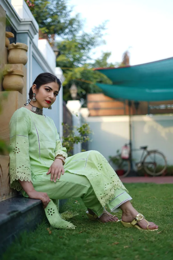Green_Elegant_Design_Cotton_Kurta_Set_For_Women