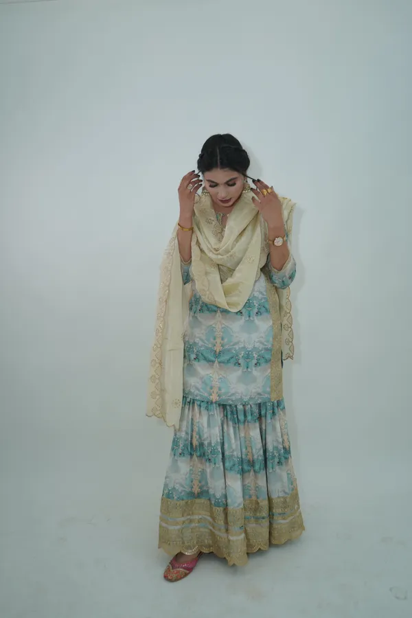 Multicolour_Elegant_Design_Crape_Garara_Suit_Set_For_Women
