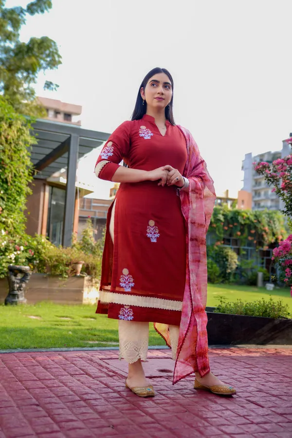 Red_Kota_Doria_Kurta_Set_For_Women