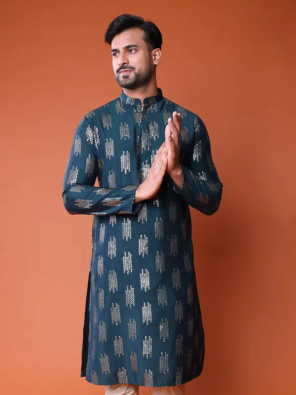 Green_Cotton_Full_Sleeve_Regular_Fit_Embroidery_Kurta_For_Men