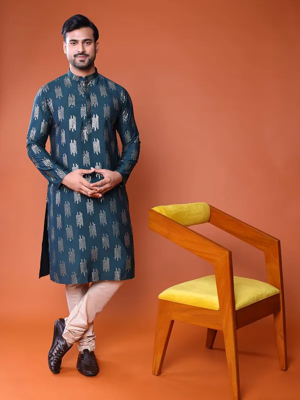 Green_Cotton_Full_Sleeve_Regular_Fit_Embroidery_Kurta_For_Men