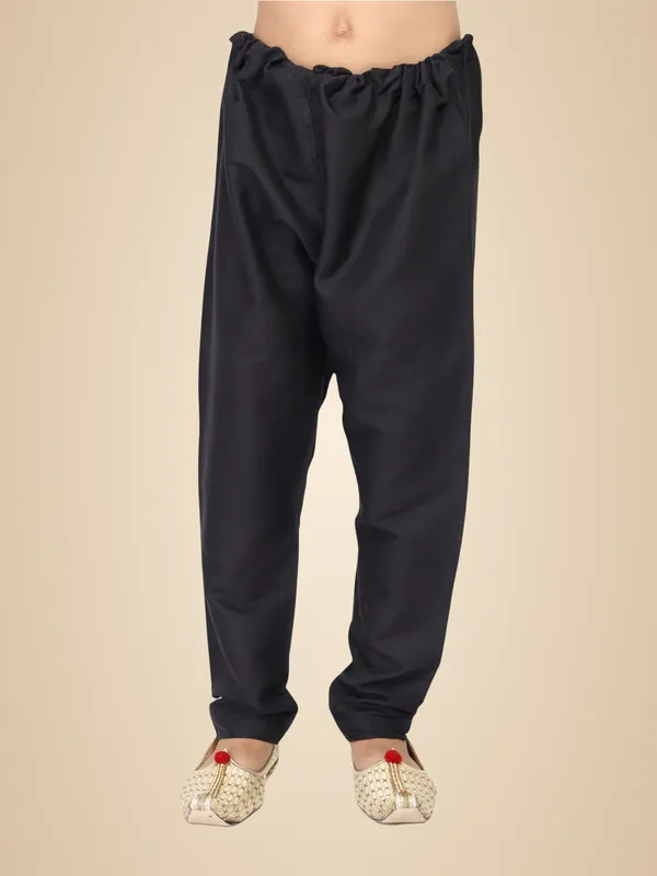 Black_Cotton_Regular_Plain_Churidar_For_Kids