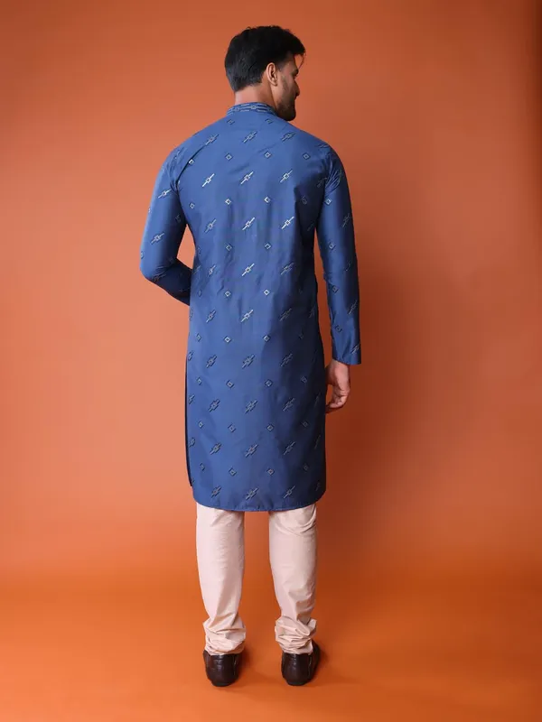 Blue_Cotton_Full_Sleeve_Regular_Fit_Embroidery_Kurta_For_Men
