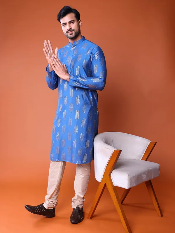 Blue_Cotton_Full_Sleeves_Regular_Fit_Embroidery_Kurta_For_Men