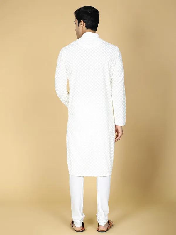 White_Cotton_Full_Sleeve_Regular_Fit_Chikankari_Embroidery_Kurta_For_Men