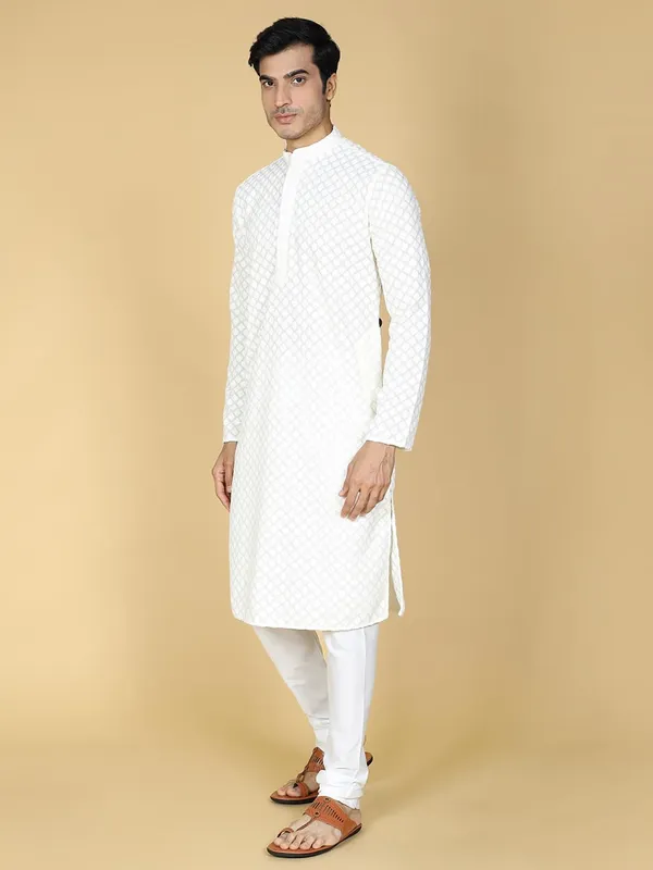 White_Cotton_Full_Sleeve_Regular_Fit_Chikankari_Embroidery_Kurta_For_Men