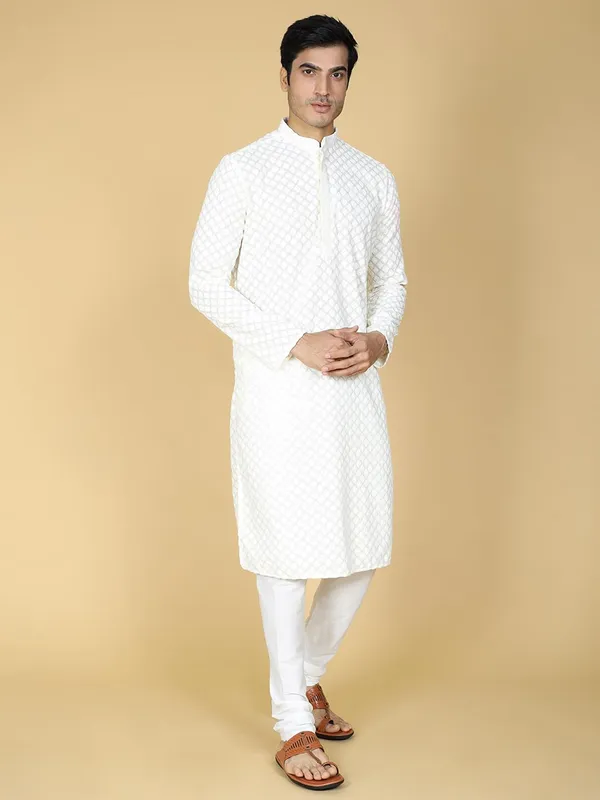 White_Cotton_Full_Sleeve_Regular_Fit_Chikankari_Embroidery_Kurta_For_Men