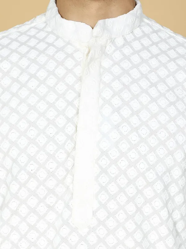 White_Cotton_Full_Sleeve_Regular_Fit_Chikankari_Embroidery_Kurta_For_Men