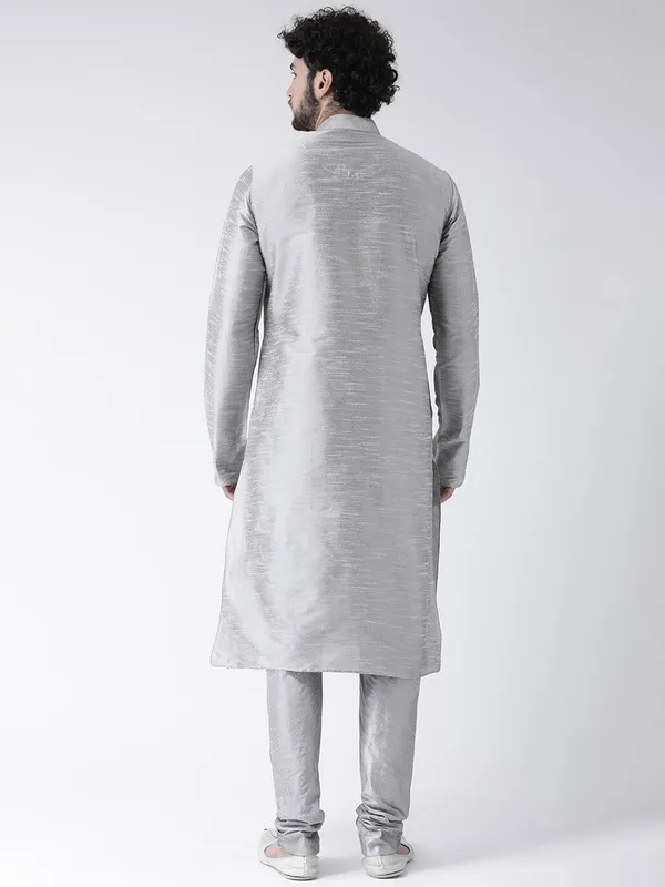 Tabard_Men_Solid_Straight_Kurta_(Silver)