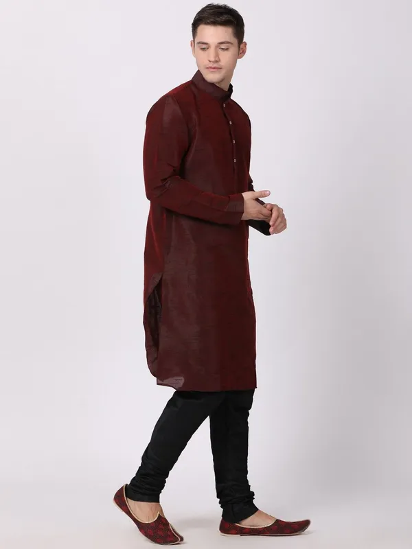 Tabard_Men_Solid_Straight_Kurta_(Maroon)