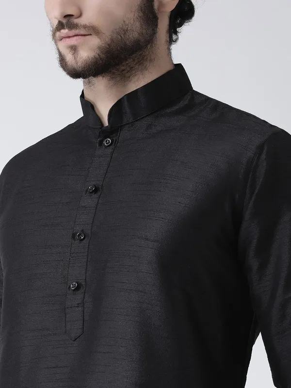 Tabard_Men_Solid_Straight_Kurta_(Black)